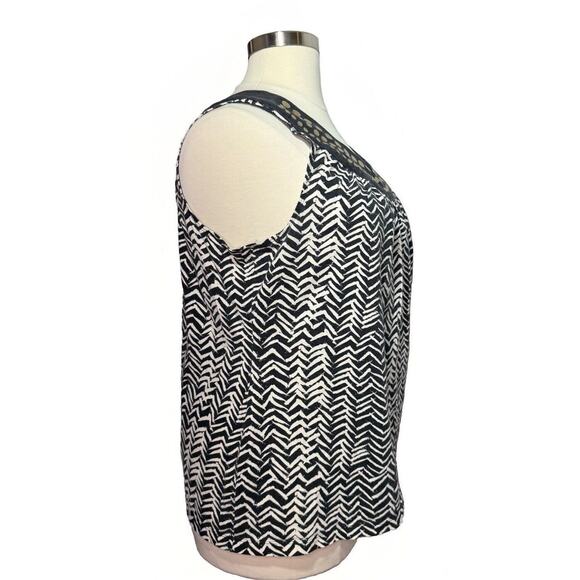 Studio Works Top Women’s Size 2X Black & White Sleeveless Chevron Studded Collar - Picture 2 of 9